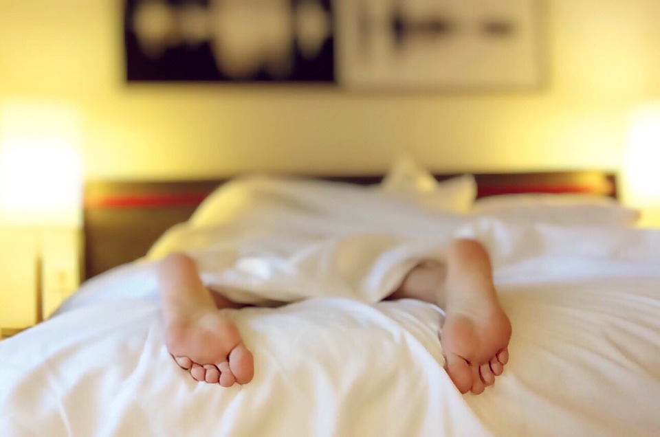 sleeping-hotel-bed