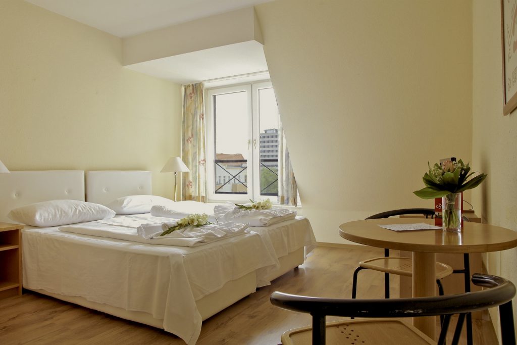 hotel-939501_1920